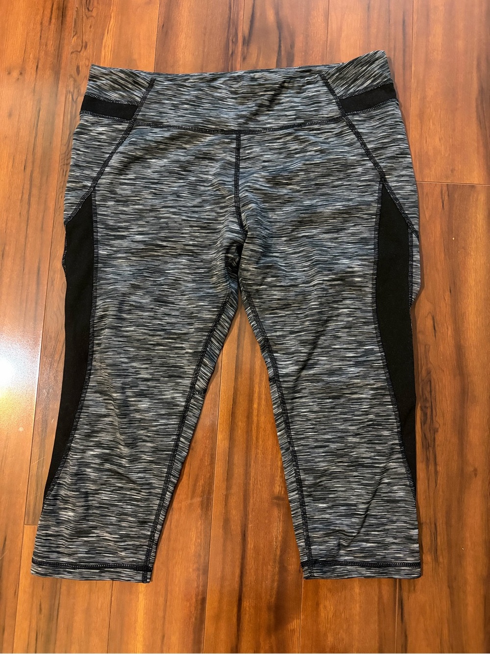 Wonen’s Active Capri Leggings - Gray Heather